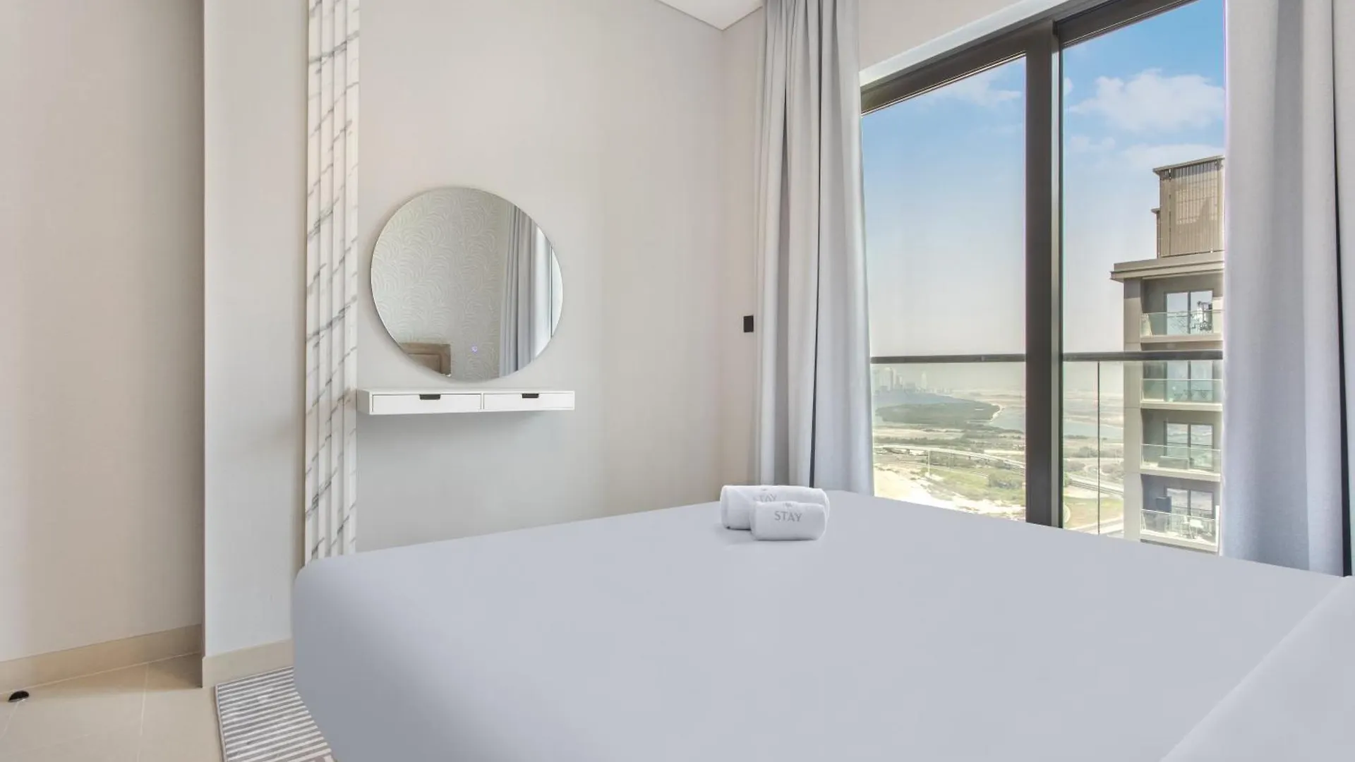 Stay By Latinem Luxury 2Br Holiday Home Cv A2702 Near Burj Khalifa Dubái